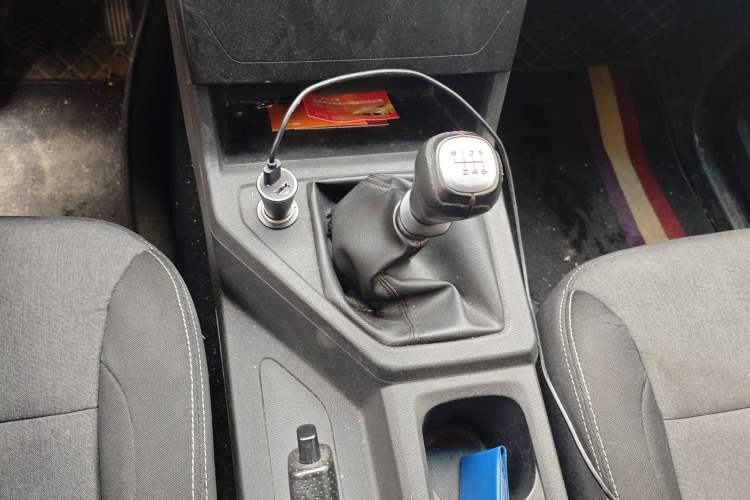 Used Wuling Hongguang PLUS 2019 1.5T Manual Comfort Version 7 Seats Gear Lever