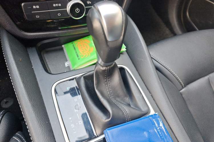 Used BYD Song MAX 2017 1.5T Automatic Smart Connect Elite 7-Seater Gear Lever