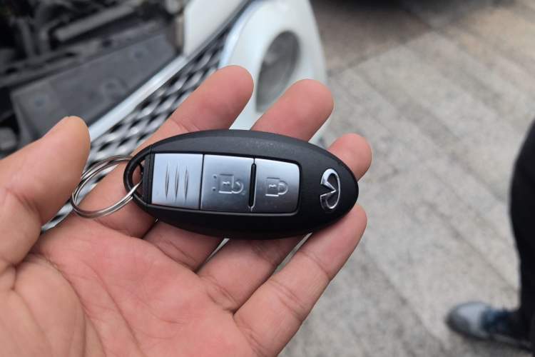 Used Infiniti ESQ 2014 1.6L Spontaneous Edition Vehicle Key