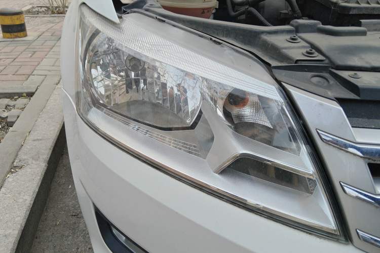 Used Volkswagen Santana 2015 1.6L Manual Comfort Edition
