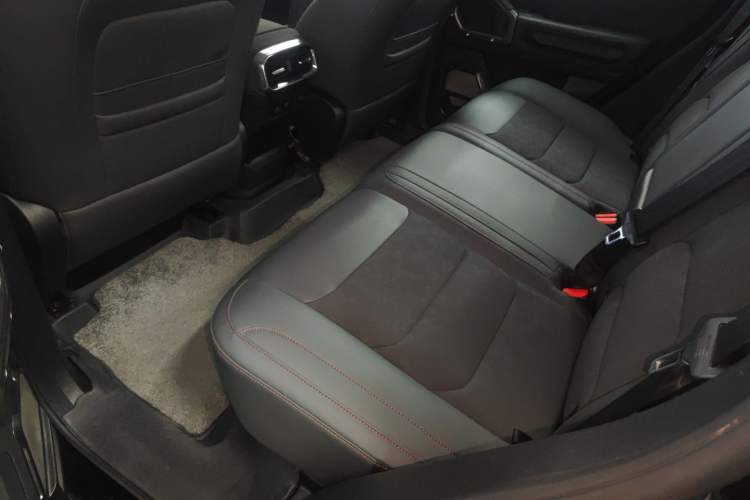 Used JETOUR Traveler 2023 2.0T All-Wheel-Drive CrossPRO Left Rear Seat