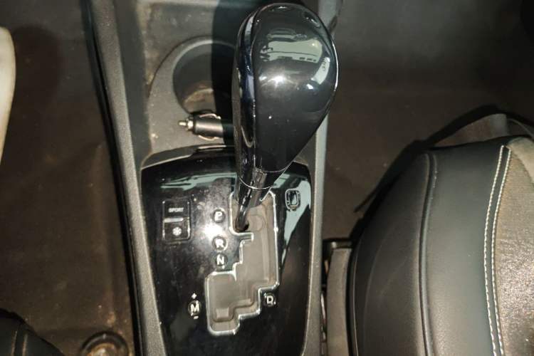 Used Dongfeng Aeolus AX3 2016 1.5L Automatic Zunku Model Gear Lever