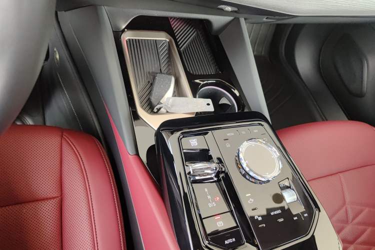 Used BMW 5 Series 2025 530Li Luxury Edition M Sport Package Gear Lever