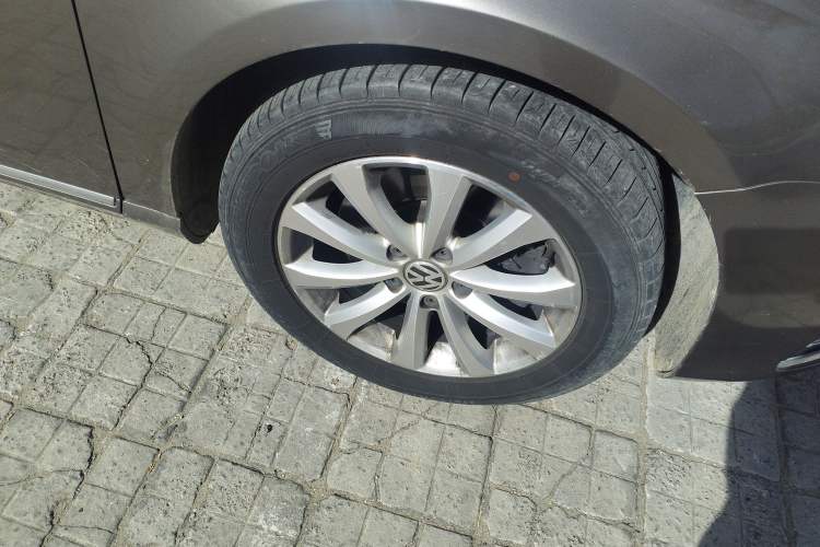 Used Volkswagen Magotan 2015 1.8TSI Advanced Model Right Front Wheel Hub