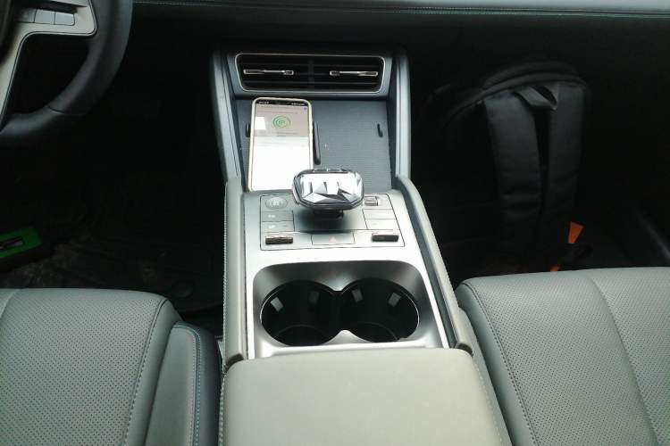 Used BYD Qin L 2025 DM-i Smart Drive 80KM Leading Model Gear Lever