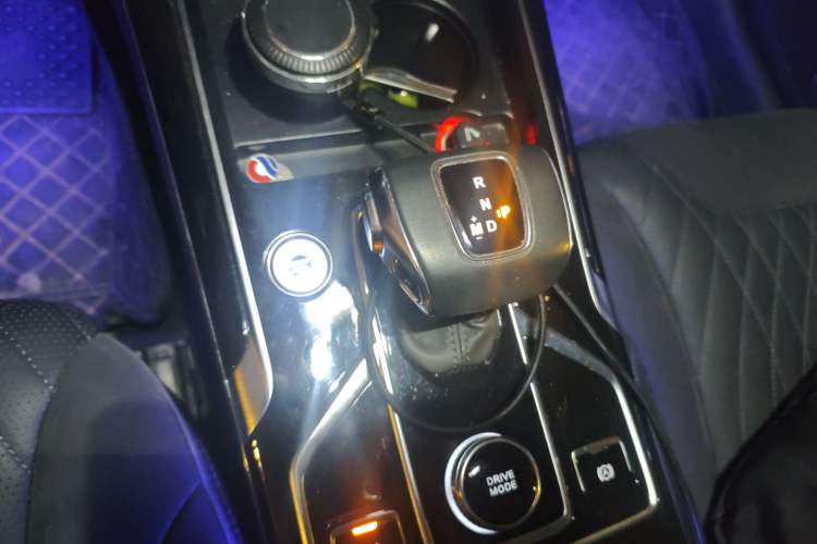 Used Hongqi HS5 2022 Revised Version 2.0T Smart Connect Flagship Edition
