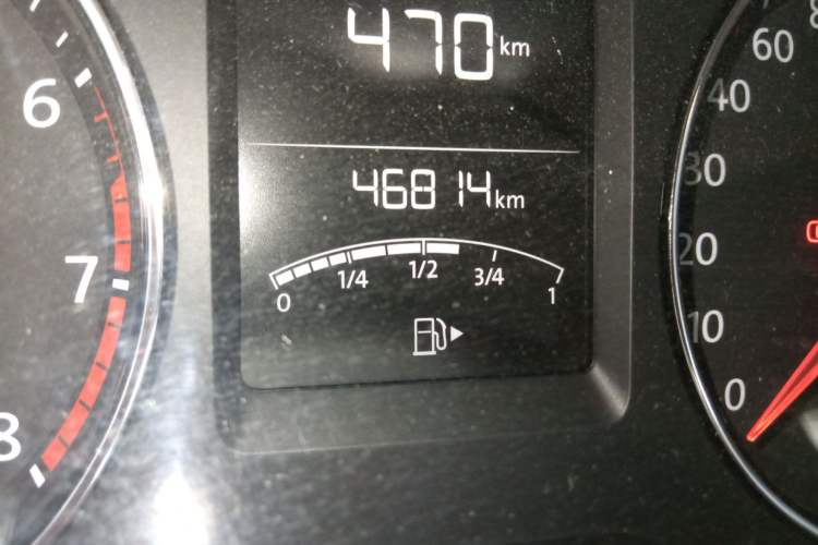 Used Volkswagen Gran Lavida 2013 1.6L Automatic Comfort Model Odometer Close Up