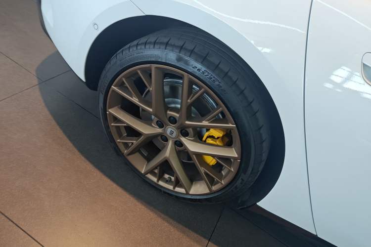 Used Xiaomi Auto SU7 2024 Four-Wheel Drive Ultra-Long Range Advanced Intelligent Driving Max Edition Exterior 5