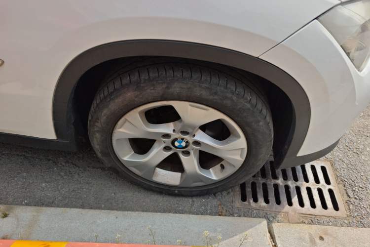 Used BMW X1 2012 sDrive18i Fashion Model Right Front Wheel Hub