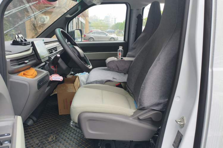 Used Farizon Xingxiang V 2025 Star Enjoy V7E Smart Edition Xuanwu 51.4 kWh Left Front Seat