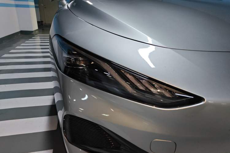 Used Roewe D7 2023 DMH 125km Excellence Edition Right Front Headlight