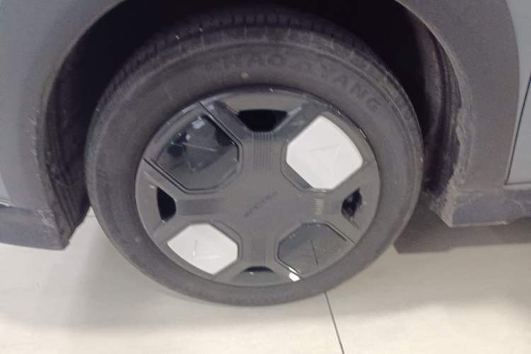 Used Geely Galaxy Panda 2024 200km Panda Kart Left Front Wheel Hub