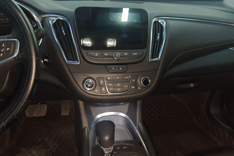 Used Chevrolet Malibu XL 2022 535T Automatic Sport Edition Audio And AC Panel