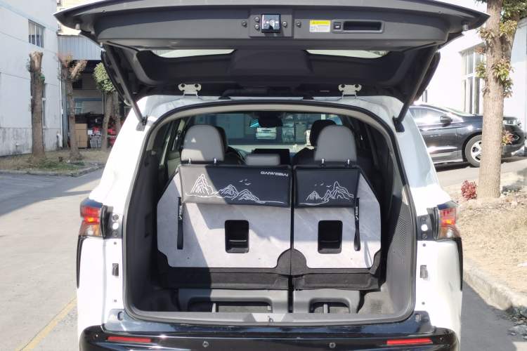 Used Toyota Granvia 2024 2.5L Hybrid Comfort Edition