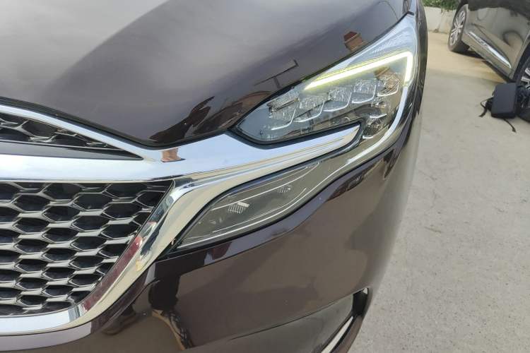 Used Buick GL8 2022 Avenir Aivia Six-Seat Deluxe Edition Left Front Headlight