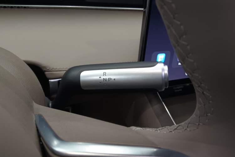 Used Hima Stelato S9 2026 Model Range-Extended Max Rear-Wheel Drive 53 kWh Gear Lever