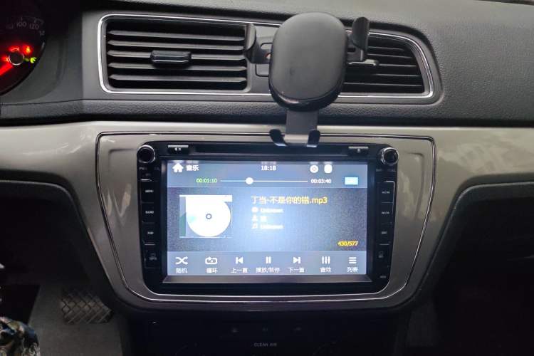 Used Volkswagen Lavida 2015 1.6L Automatic Fashion Edition Audio And AC Panel