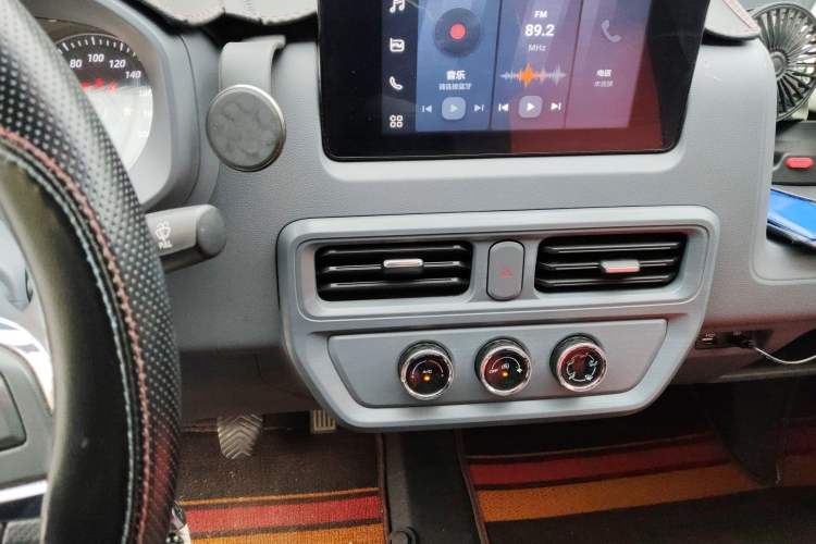 Used Wuling Yangguang 2024 300km Comfort Version with Sealed Windows 60kW
