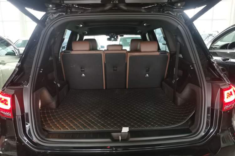 Used Mercedes-Benz GLB 2023 GLB 220 Fashion Model Trunk