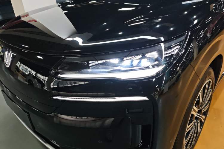 Used Denza N9 2025 Flagship Model Left Front Headlight