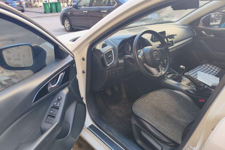 Used Mazda 3 Axela 2014 Sedan 1.5L Manual Comfort Model Driver Seat