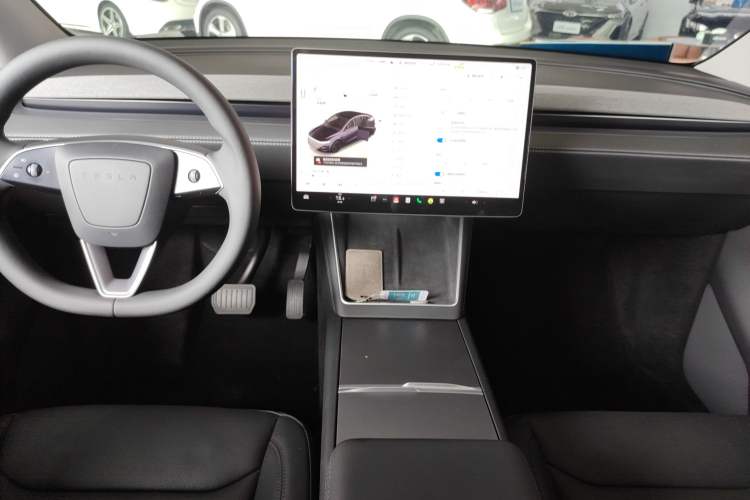 Used Tesla Model Y 2025 Rear-Wheel-Drive Version
