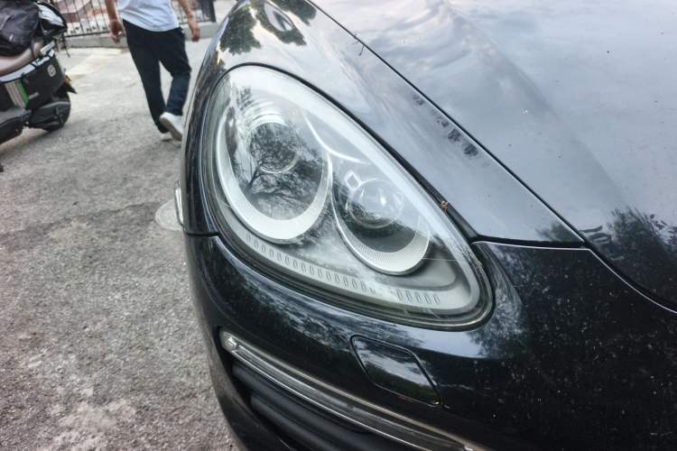 Used Porsche Cayenne 2011 Cayenne S Hybrid 3.0T Right Front Headlight