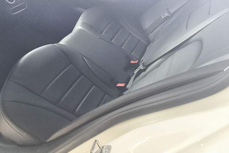 Used Mercedes-Benz C-Class 2019 C 180 L Fashion Edition Sport Version Left Rear Seat