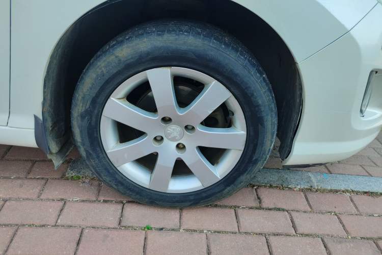 Used Peugeot 408 2013 1.6L Automatic Comfort Edition Right Front Wheel Hub