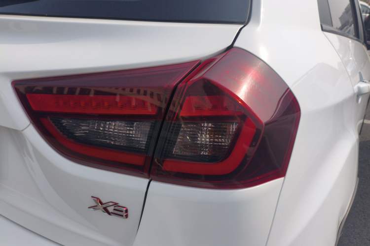 Used Geely Auto Vision X3 2019 Upgraded Model 1.5L Manual Elite Version
