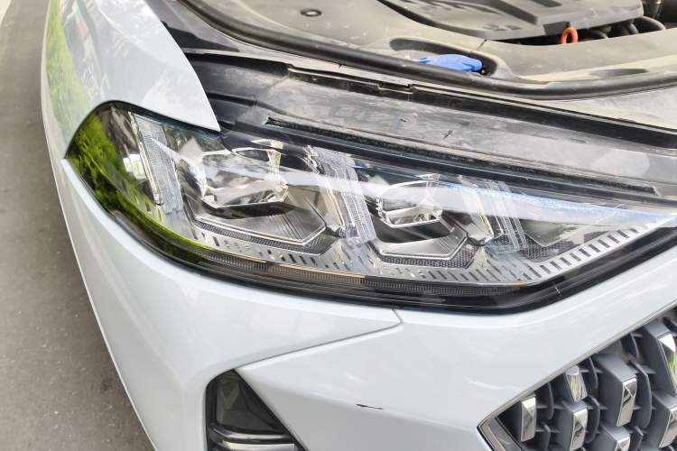 Used Wey Mocha 2021 2.0T Two-Wheel-Drive Premium Edition Right Front Headlight