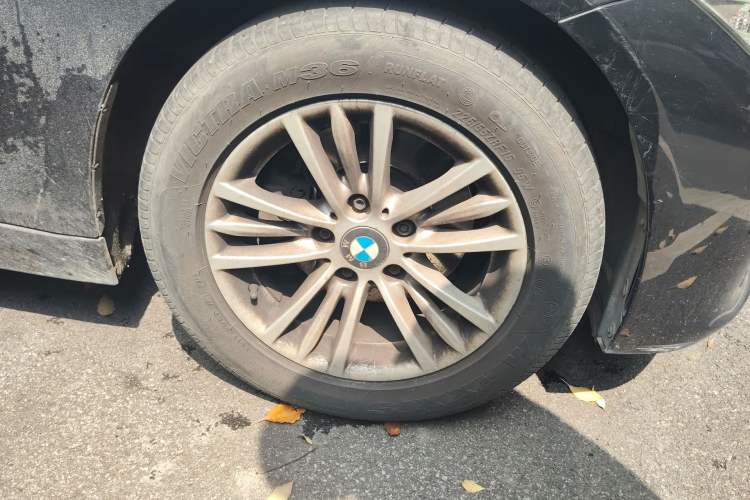 Used BMW 3 Series 2013 320Li Fashion Model Right Front Wheel Hub