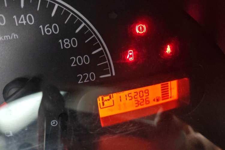 Used Nissan Sunny 2011 1.5XE CVT Comfort Edition Odometer Close Up