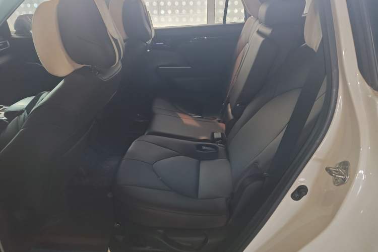 Used Toyota Highlander 2022 Dual-Engine 2.5L 4x4 Elite Edition 7-Seater Left Rear Seat