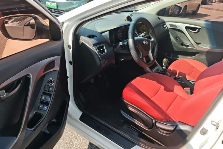Used Hyundai Elantra (5th Generation / Langdong) 2015 1.6L Manual Fashion Edition
