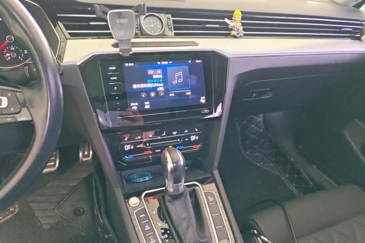 Used Volkswagen Magotan GTE Plug-in Hybrid 2020 GTE Luxury Model Audio And AC Panel