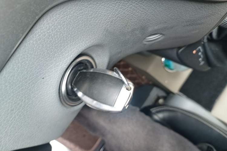 Used Mercedes-Benz Vito 2011 2.5L 7-seater executive version