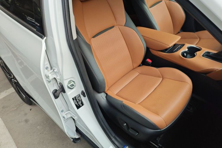 Used Toyota Venza 2023 2.0L CVT Two-Wheel Drive Prestige Version Right Front Seat