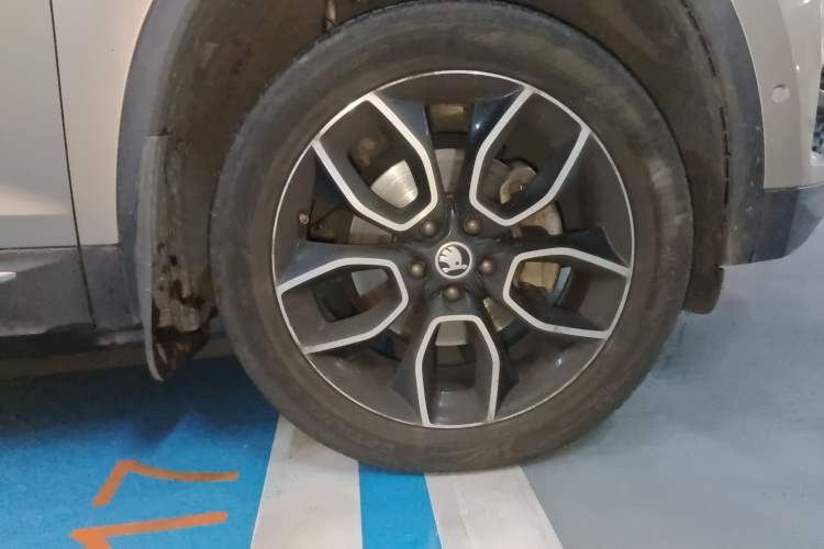 Used Skoda Kodiaq 2018 TSI380 7-Seater Four-Wheel-Drive Flagship Edition Right Front Wheel Hub