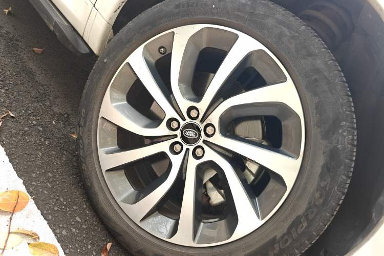 Used Land Rover Discovery Sport 2020 249 PS R-Dynamic Performance Edition Right Front Wheel Hub