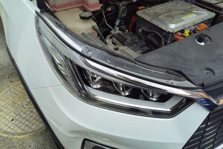 Used BYD Yuan New Energy 2019 EV535 Smart Connect Trendsetting Model Right Front Headlight