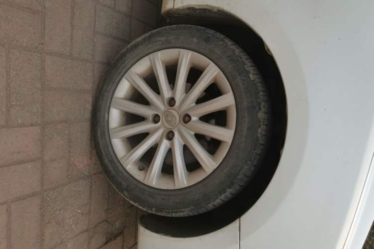 Used Dongfeng Aeolus H30 2010 1.6L Automatic ZunYa Trim