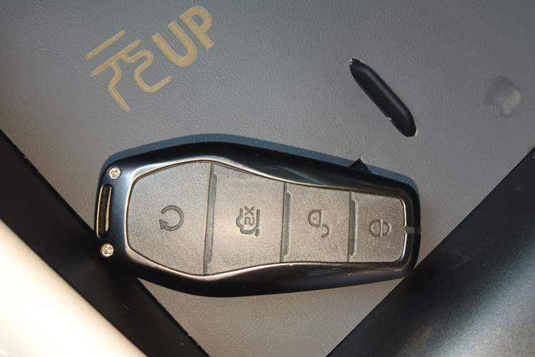 Used BYD Yuan UP 2025 Model 301KM Leading Version Vehicle Key