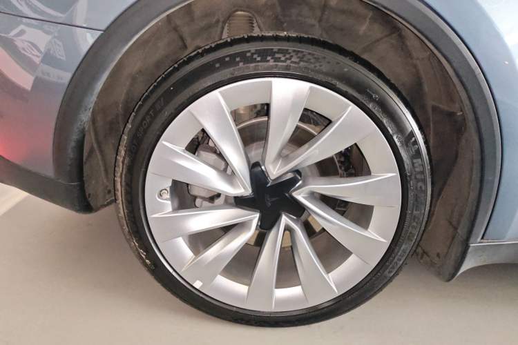 Used Tesla Model Y 2025 Rear-Wheel-Drive Version Right Rear Wheel Hub