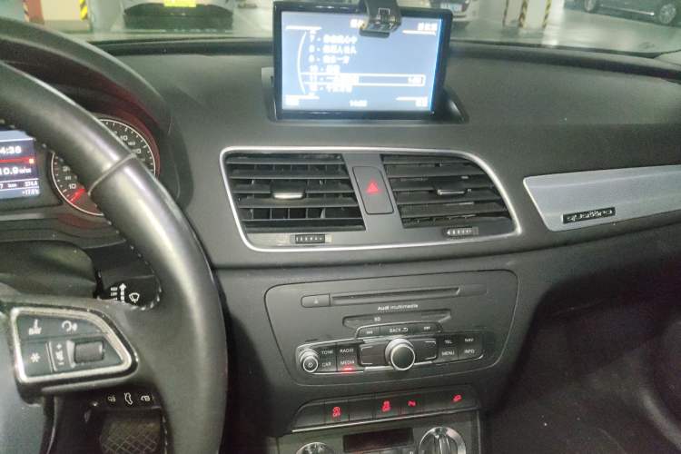 Used Audi Q3 2013 35 TFSI quattro Comfort Model Audio And AC Panel