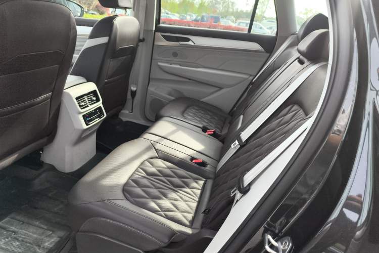 Used Volkswagen Tavendor 2023 380TSI Four-Wheel Drive R-Line Cruise Edition Left Rear Seat