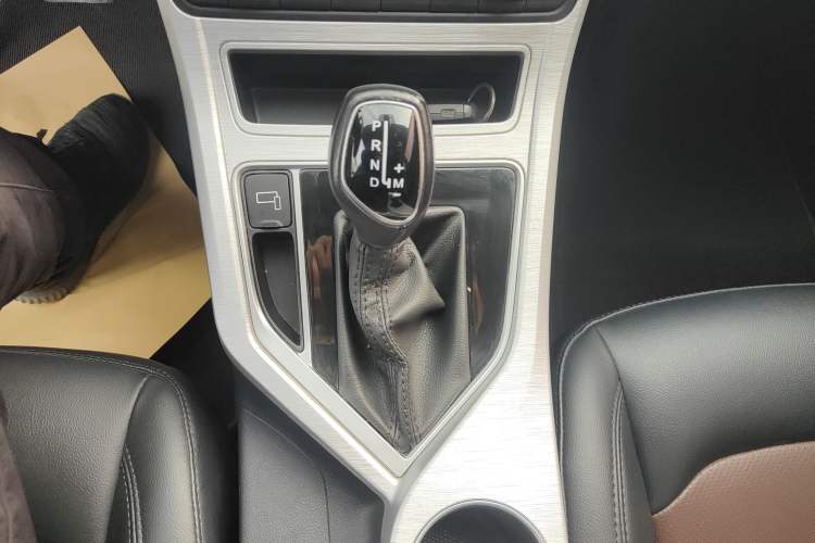 Used Geely Auto Vision 2019 Upgraded Model 1.5L CVT Luxury Version China VI Standard
