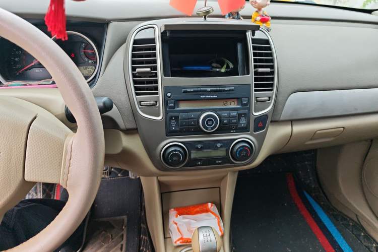 Used Nissan Sylphy 2018 Classic 1.6XE+ Manual Luxury Edition Audio And AC Panel