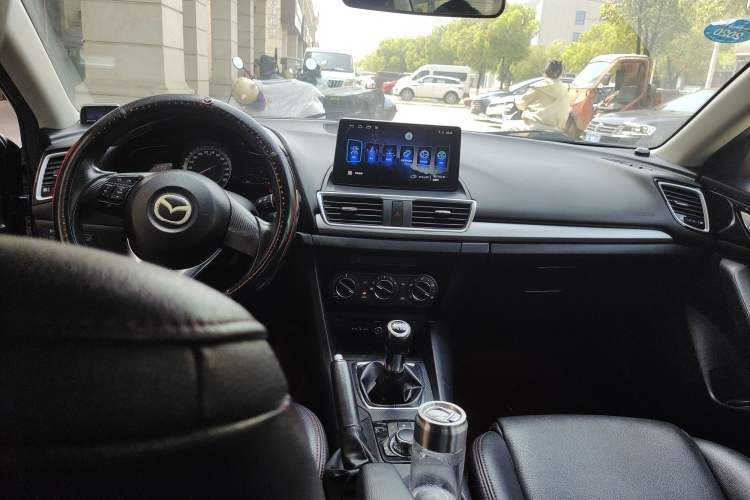 Used Mazda 3 Axela 2014 Sedan 1.5L Manual Comfort Model Center Console