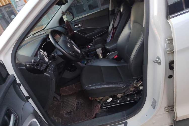 Used Hyundai Grand SantaFe 2013 3.0L 7-Seater Four-Wheel-Drive Comfort Edition
